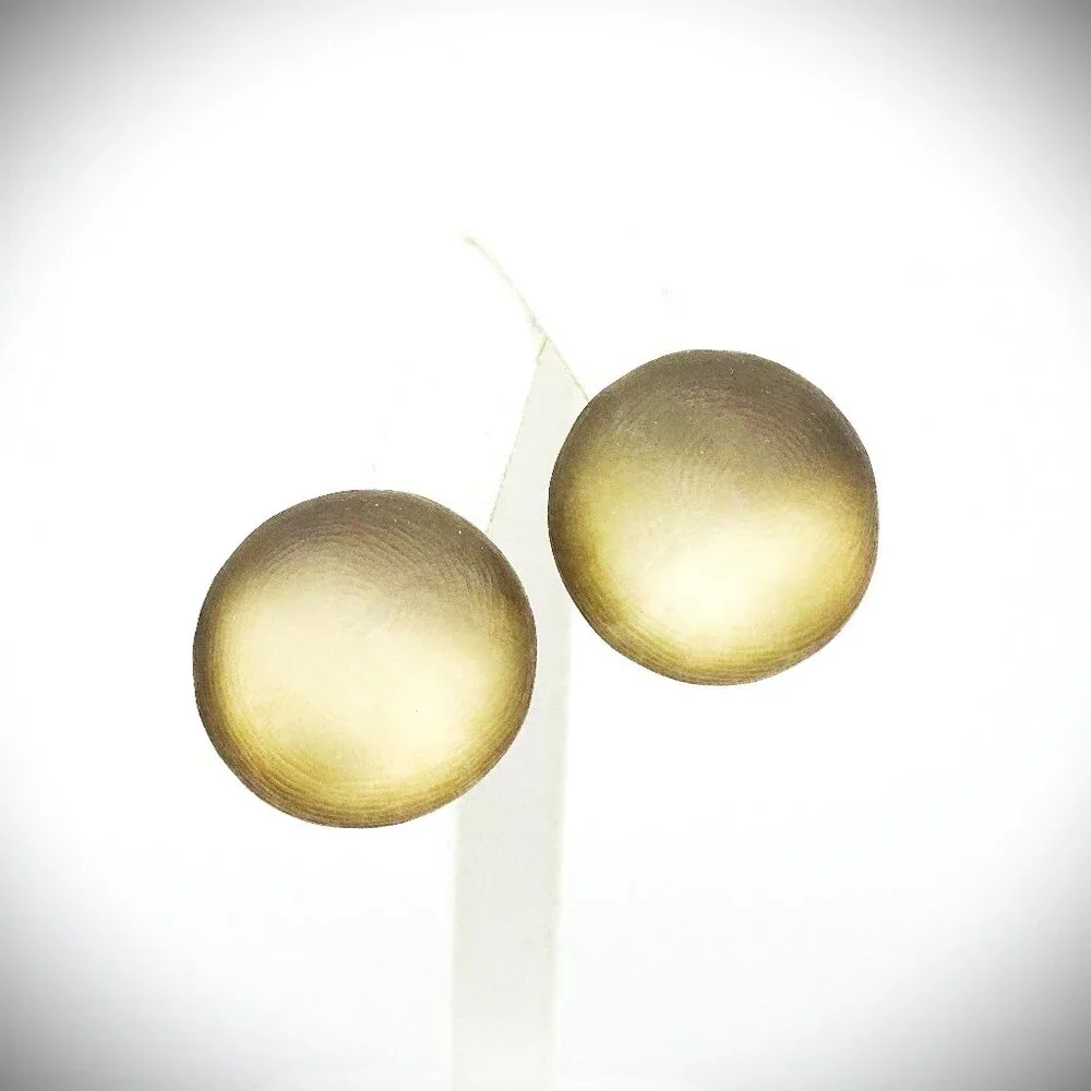 ALEXIS BITTAR  Brown/Tan Hand Carved Lucite Round Clip Earrings - Picture 2 of 6